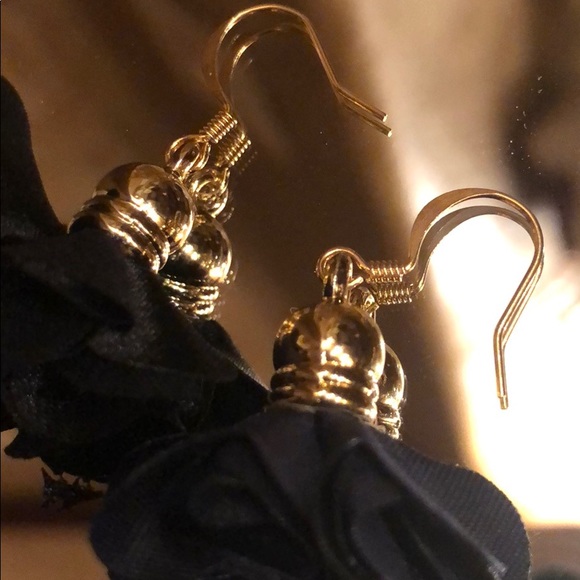 22K Black and Gold Flowered Dangly Earrings - Picture 3 of 4